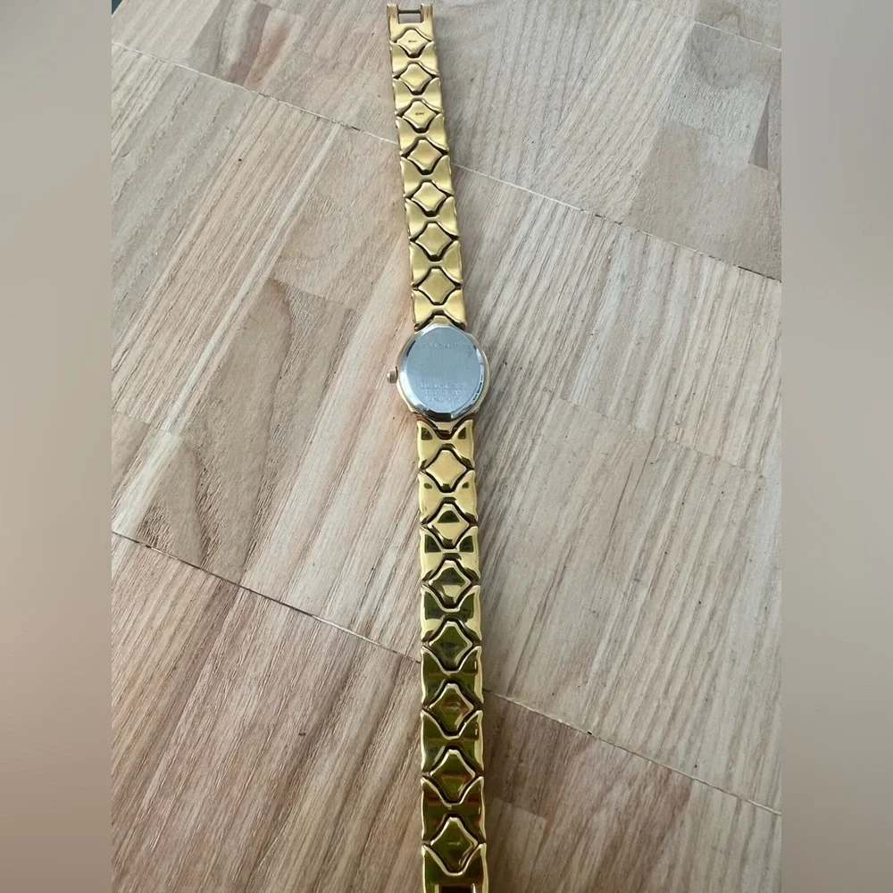 Bulova ladies oval gold tone dress watch NEW BATTERY